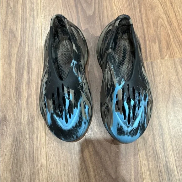 Yeezy Foam RNR MX Cinder - Picture 2 of 4